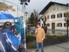 Bayerische Rundfunk report live from Marktl.