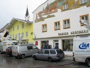 News media from neighbouring countries descend on Marktl.